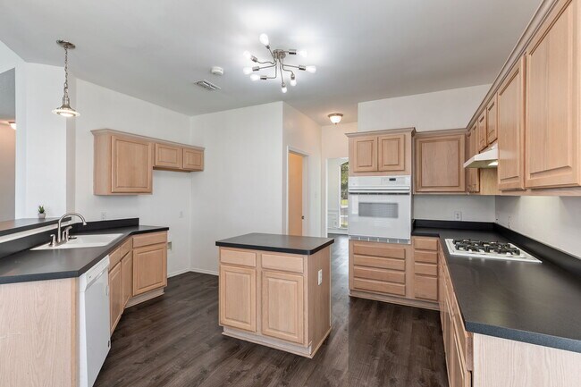 Building Photo - 2802 Briarbrook Ln