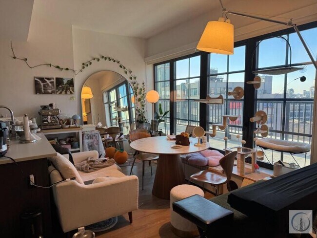Building Photo - 1 bedroom in LONG ISLAND CITY NY 11101