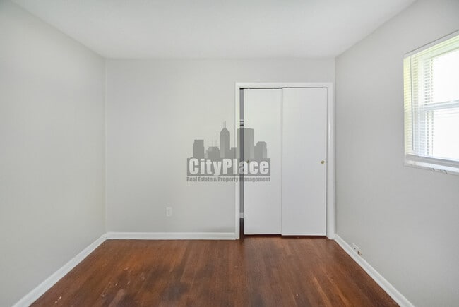 Building Photo - 2404 N Lesley Ave