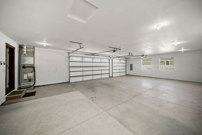Building Photo - 229 Sun Valley Dr