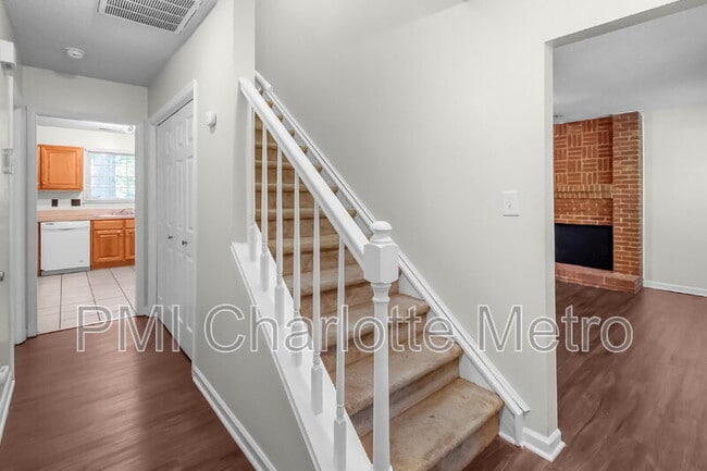 Building Photo - 10800 Whittersham Dr