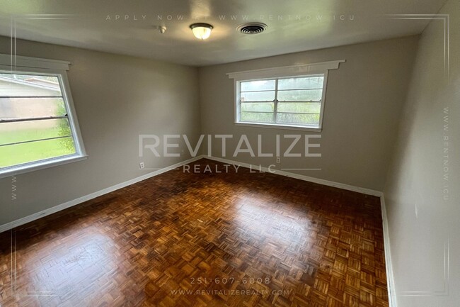 Building Photo - NO DEPOSIT SPECIAL! Newly Updated 3 Bedroo...