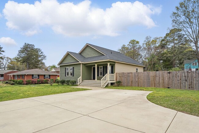 Building Photo - AVAILABLE NOW!  LIKE NEW! Cute One-Story R...