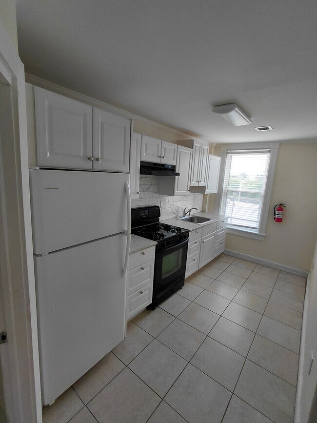 Building Photo - Riverview Apartments