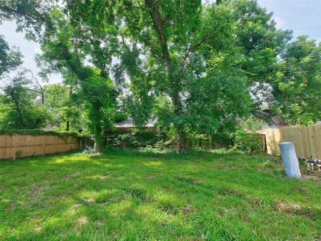 Building Photo - 2703 Areba St