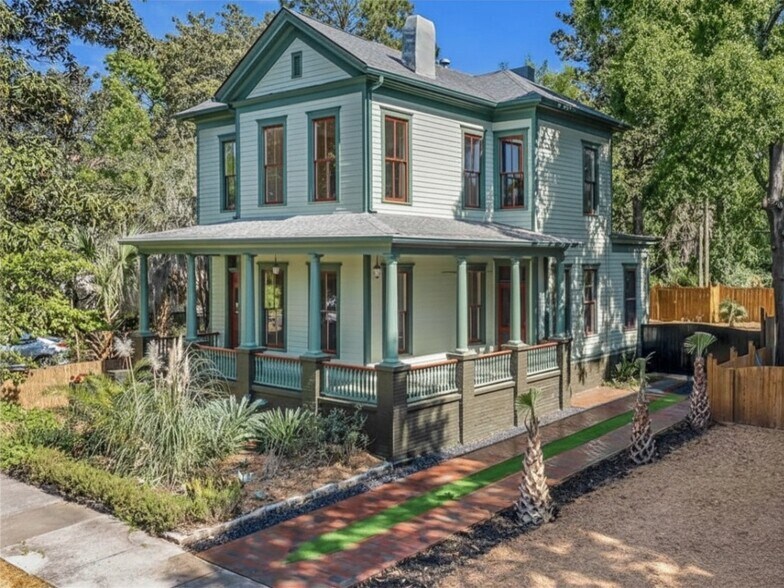 Building Photo - 212 W 40th St