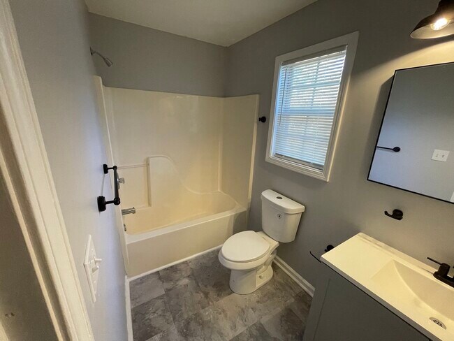 Building Photo - 1403 Chasewind Ct