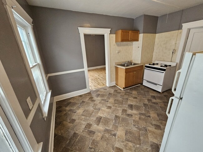 Building Photo - 2059 W 105th St