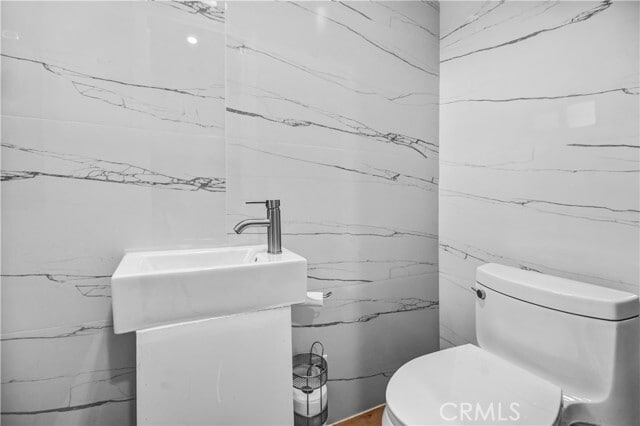 Building Photo - 12811 Oaks Ave