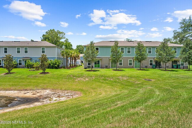 Building Photo - 237 Aralia Ln