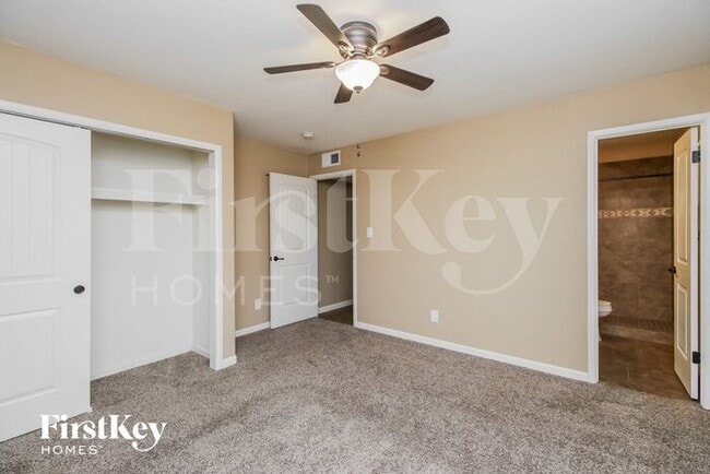 Building Photo - 4716 S Kenwood Ln