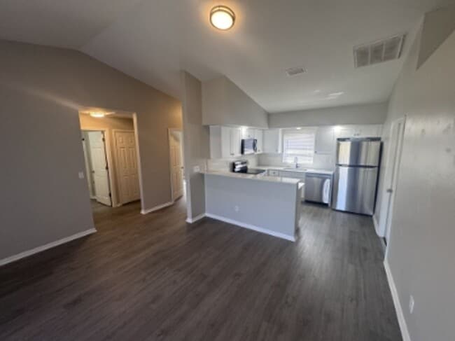 Building Photo - 2412 Vernon Ave S