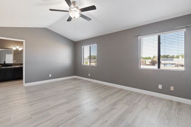 Building Photo - 43865 Carefree Ct