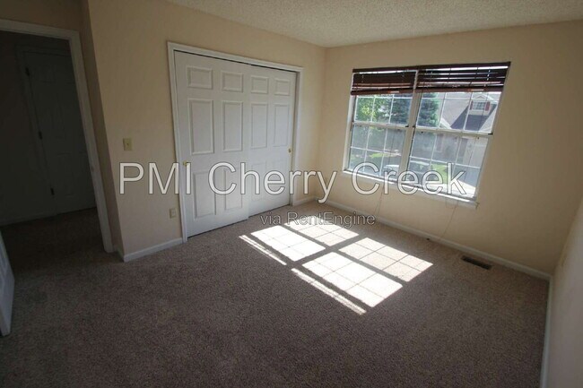 Building Photo - 9800 Foxhill Cir