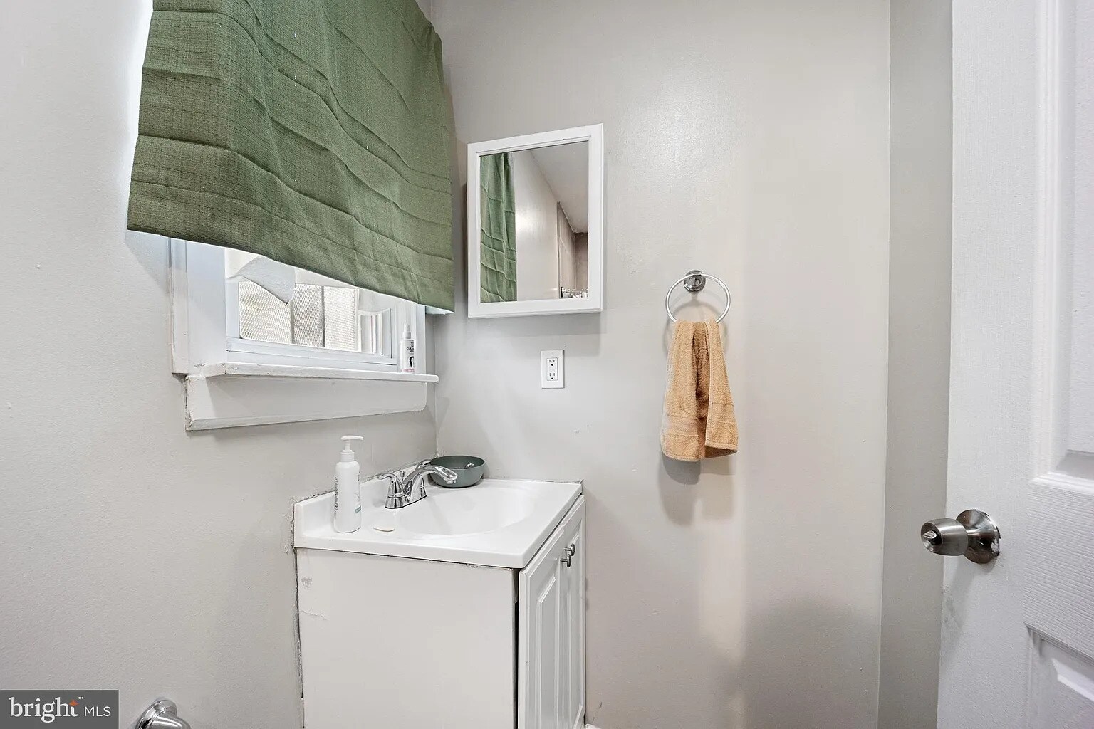 Building Photo - 1610 Dyre St