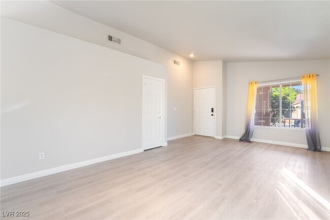 Building Photo - 1512 Iron Springs Dr