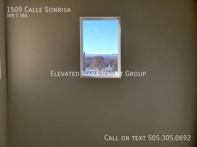 Building Photo - 1509 Calle Sonrisa NE