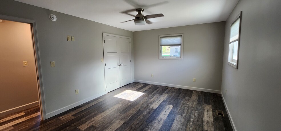 Ensuite Bedroom - 420 Hill Ave