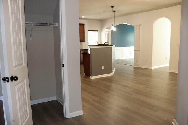Building Photo - 1266 Coachman Way