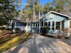 Building Photo - Spacious 3/4 Bedroom 3 Bath Ranch Home on ...