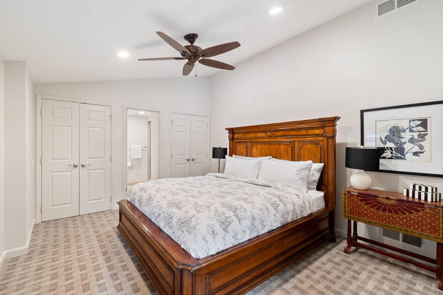 Primary with king bed with brank new 12/24 luxury mattress with and en suite bath w/ walk in shower - 855 Pittsford Victor Rd