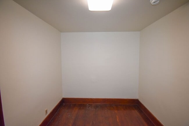 Building Photo - 205-205 S Summit St