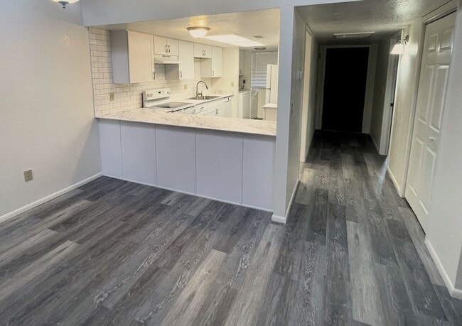 Building Photo - TOWNHOME - WILD TURKEY