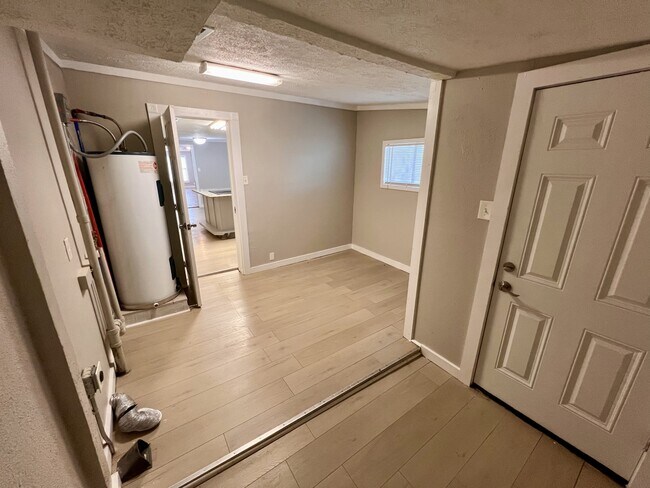 Building Photo - 5638 Curzon Ave