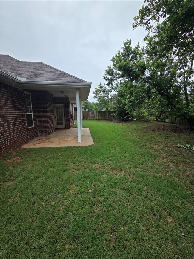 Building Photo - 3219 W Thornebrook St