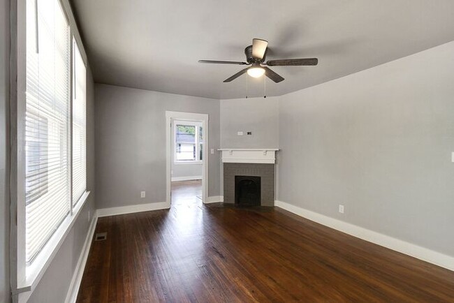 Building Photo - Renovated 2 Bedroom 2 Bath Duplex with Lar...