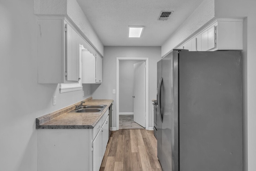 Building Photo - 212 Trailway Cir