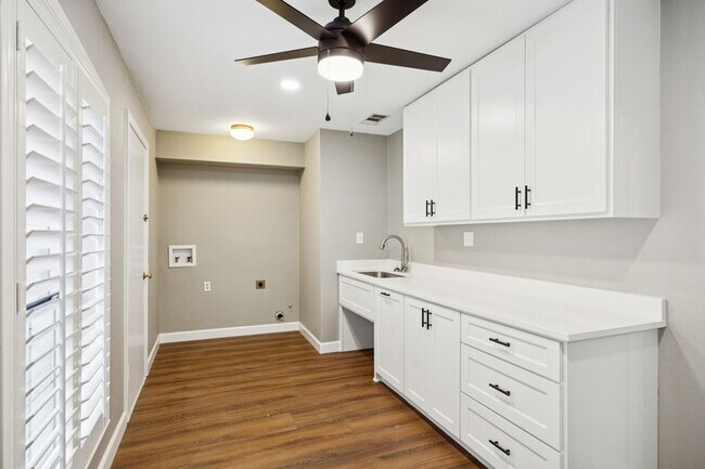 Building Photo - 1317 Meandering Way