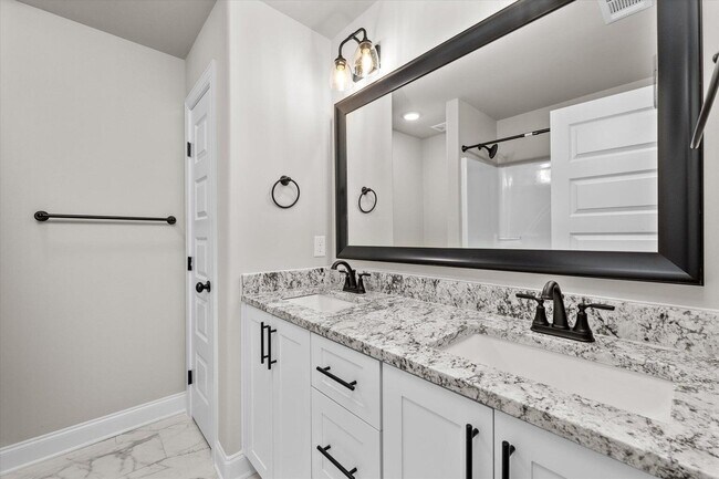 Building Photo - 2987 Rosewood Dr