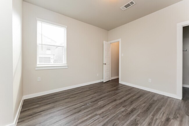 Building Photo - 18435 Idyllic Aly