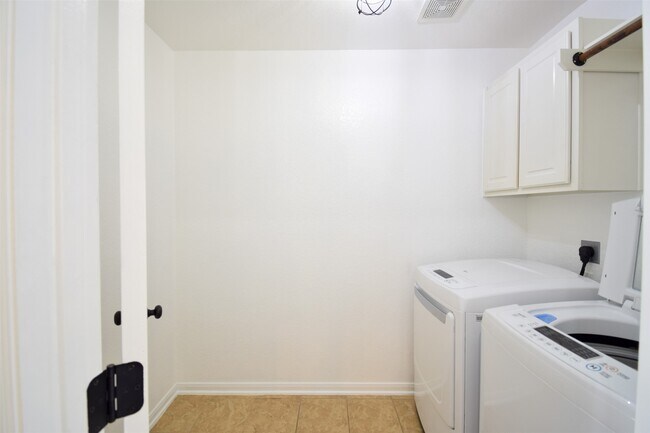 Building Photo - 34 S Rambling Ridge Pl