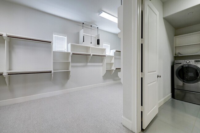 Building Photo - 1110 Thompson St