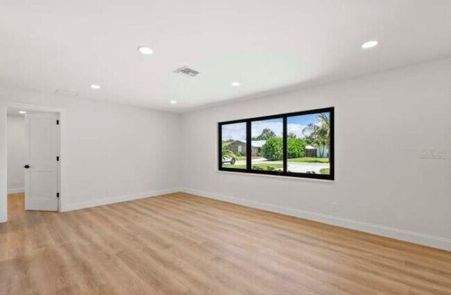 Building Photo - 128 Norfolk Rd