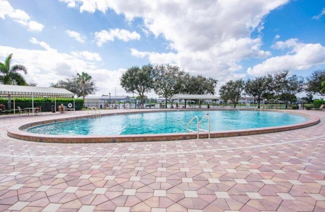 Building Photo - 63 Windsor C