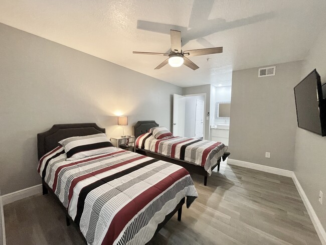 Twin beds in the second bedroom - 7210 Westpointe Blvd