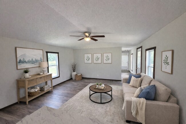 Building Photo - Fully Remodeled 3 Bedroom, 2 Bath Home in the Country – Versailles, KY