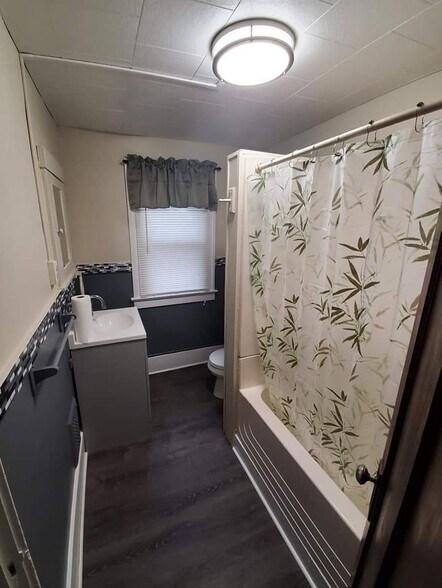 Bathroom - 485 Sawyer St