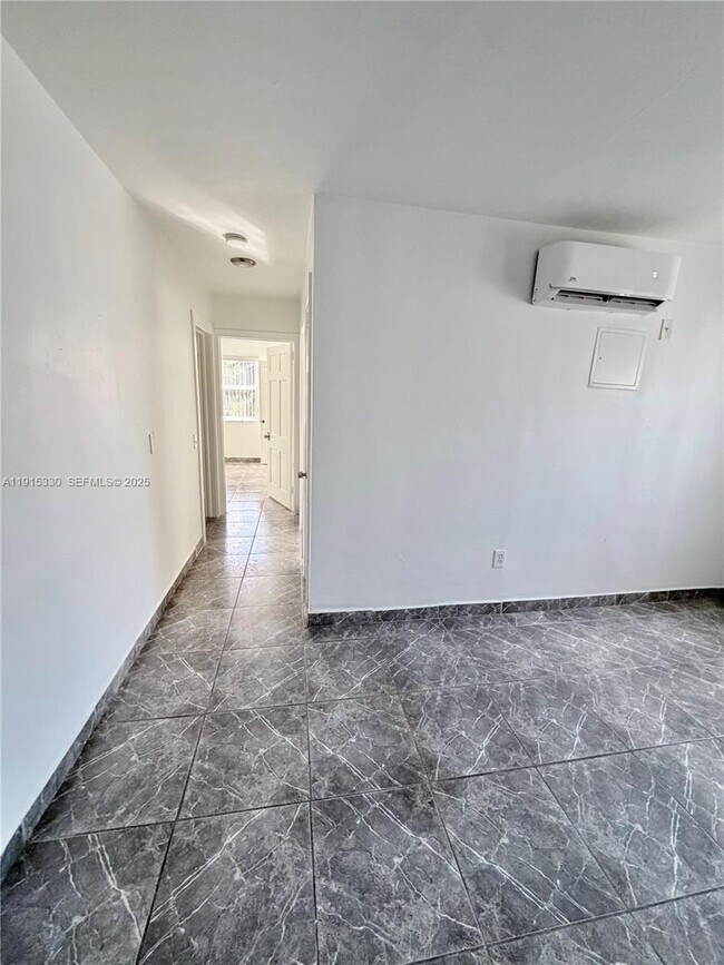 Building Photo - 11 Sidonia Ave