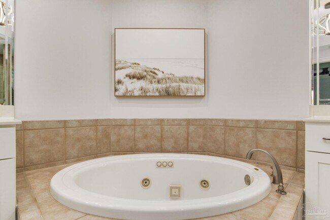 Building Photo - 612 Lost Key Dr