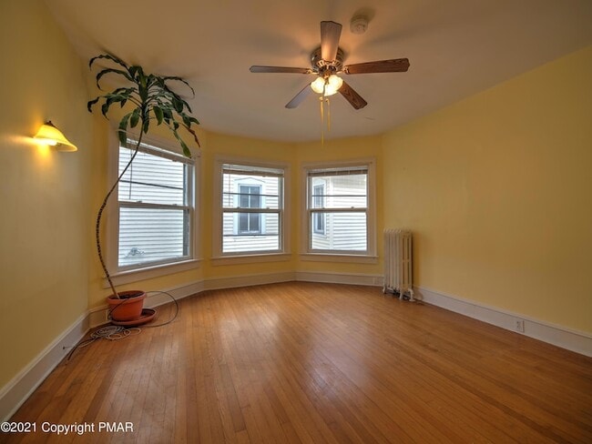 Building Photo - 707 Scott St