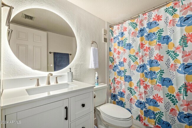 Building Photo - 8649 E Royal Palm Rd