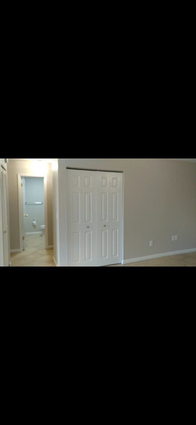 Building Photo - 1714 SW 68th Terrace