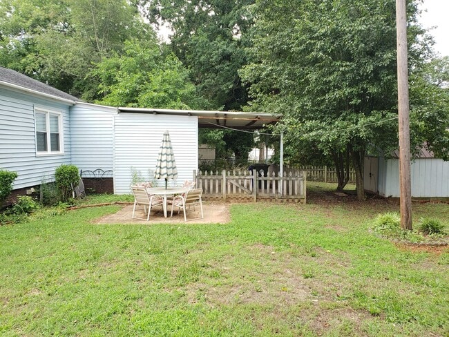 Building Photo - Well Kept Bungalow in Downtown Mebane!