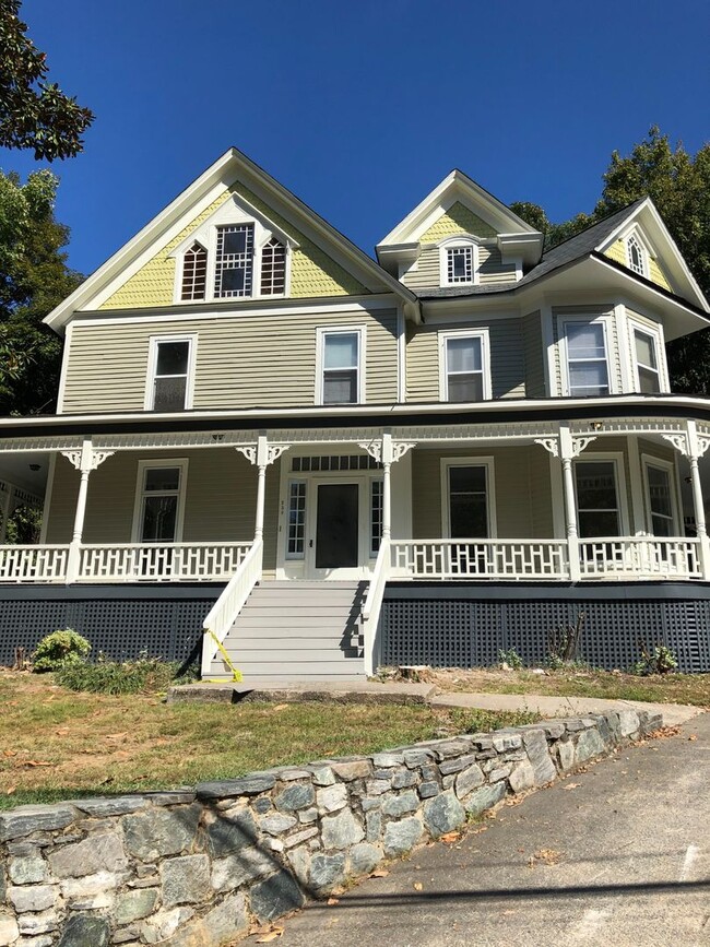 236 West End 236 W End Blvd WinstonSalem NC 27101 Apartment Finder