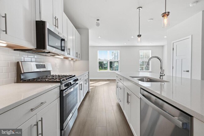 Building Photo - 30 Dolcie Ln