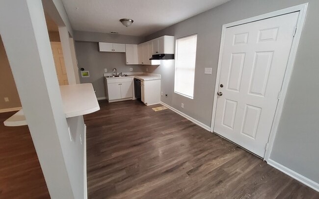 Building Photo - 4873 Verne Rd